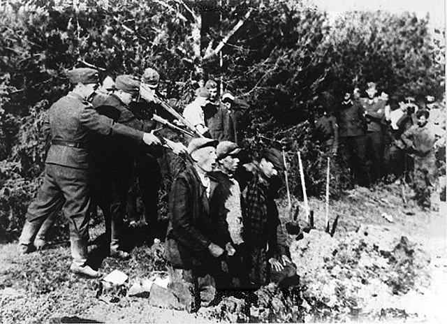 An Einsatzgruppen squad and their captives